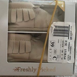 NEW Size 4 Freshly Picked Mocassins